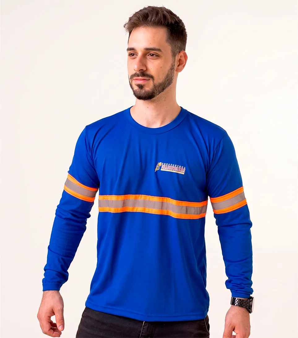 Camiseta manga longa azul royal com faixas refletivas — equipe operacional de transportadora